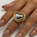 anel coração feminino, anel coração irregular, anel ouro e prata, anel feminino elegante, anel moderno feminino, anel fashion feminino, anel delicado feminino, acessório feminino sofisticado, joias femininas anabeaz, anel bicolor feminino, anel contemporâneo feminino, anel coração anabeaz
anel noble coracao irregular ouro e prata anabeaz
anel feminino coracao moderno anabeaz
anel bicolor feminino elegante
anel coracao dourado e prata feminino
acessorio feminino sofisticado anabeaz
anel fashion
