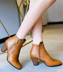 Bota Feminina Cano Curto Salto Quadrado Zíper | Lilina