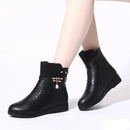 bota feminina, bota peluciada, bota inverno, bota cano curto, bota feminina quente, bota antiderrapante, calçado feminino inverno, anabeaz
