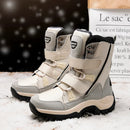 bota de neve feminina, bota impermeável feminina, bota inverno feminina, bota quente feminina, bota feminina conforto, bota térmica feminina, calçado feminino inverno, bota casual feminina, bota antiderrapante, bota para dias frios, bota feminina forrada, bota versátil feminina, bota cano curto, calçado feminino inverno quente, bota lã acolchoada
