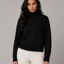 Suéter feminino tricot gola alta Anabeaz na cor preta, modelagem ajustada estilo urbano chic Anabeaz