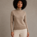 Blusa de frio feminina tricot gola média premium na cor nude, tecido macio anti-pilling.
