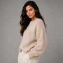 Suéter tricot feminino gola careca Anabeaz na cor off-white, caimento solto e textura felpuda
Suéter Feminino, Suéter Gola Careca, Tricot Felpudo, Blusa Térmica Feminina, Suéter Macio Que Não Pinica, Tricô Casual Chic, Blusa de Frio Soltinha, Anabeaz, Moda Inverno 2026, Suéter Aveludado, Tricot Gola Redonda