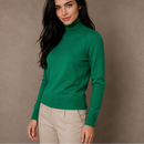 Suéter Feminino Tricot Verde Gola Média Premium
Suéter Feminino verde Suéter de Tricot, Gola Média, Tricô Premium, Blusa de Frio Fina, Blusa Gola Alta, Tricot Anti-Pilling, Moda Trabalho Feminina, Suéter Macio, Anabeaz, Casual Chic, Tricot Canelado, Roupa de Meia-Estação Anabeaz