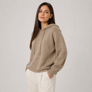 Suéter feminino de tricô premium com capuz Anabeaz na cor bege areia, modelagem oversized casual chic
Suéter com Capuz, Tricô Oversized, Suéter Feminino Grosso, Blusa de Frio com Capuz, Tricô Premium Baker, Suéter Estilo Moletom, Blusa Feminina Manga Longa, Moda Conforto Urban, Anabeaz, Inverno 2026, Tricô Anti Bolinha Anabeaz