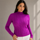 Suéter tricot feminino gola alta Roxo com textura de trança central em fio modal premium.
Sueter Tricot Feminino Gola Alta Tranças Fio Modal Anabeaz
Suéter Fio Modal, Tricot com Tranças, Blusa Gola Alta Feminina, Suéter Tricô Grosso, Tricot Canelado Macio, Blusa de Frio que Não Pinica, Suéter Trançado, Anabeaz, Moda Inverno 2026, Tricô Casual Chic