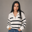 Suéter tricot feminino canelado encorpado na cor branca com listras pretas e gola alta com zíper Anabeaz
Suéter com Zíper, Tricot Listrado Navy, Blusa Gola Alta com Zíper, Suéter Canelado Grosso, Tricô Half Zip, Blusa Mariniere Feminina, Suéter de Luxo Listrado, Anabeaz, Inverno 2026, Moda Preppy Luxo
