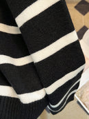 Sueter Tricot Feminino Listrado Navy com Zíper Anabeaz
Suéter com Zíper, Tricot Listrado Navy, Blusa Gola Alta com Zíper, Suéter Canelado Grosso, Tricô Half Zip, Blusa Mariniere Feminina, Suéter de Luxo Listrado, Anabeaz, Inverno 2026, Moda Preppy Luxo