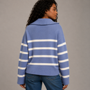 Suéter de tricô feminino estilo navy azul com listras horizontais brancas e zíper de metal na gola Anabeaz
Suéter com Zíper, Tricot Listrado Navy, Blusa Gola Alta com Zíper, Suéter Canelado Grosso, Tricô Half Zip, Blusa Mariniere Feminina, Suéter de Luxo Listrado, Anabeaz, Inverno 2026, Moda Preppy Luxo