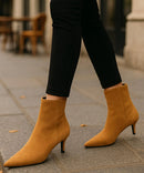 Bota Feminina Cano Curto Camurça Salto Fino Elegante | Lili