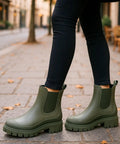 Bota Feminina Impermeável Com Solado Tratorado  | Poli
