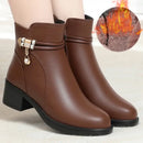 bota feminina impermeável

bota inverno feminina

bota forrada lã feminina

bota térmica feminina

bota antiderrapante

calçado feminino inverno

bota cano curto e forrada

bota casual e elegante feminina

calçado confortável para frio

bota urbana e resistente