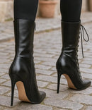 Bota Feminina Cano Médio Salto Fino com Cadarço Elegante | Merly