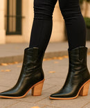 Bota Texana Feminina Cano Médio Bico Fino Croco | Dallas