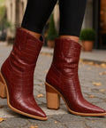 Bota Texana Feminina Cano Médio Bico Fino Croco | Dallas