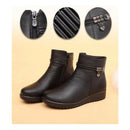 Bota Feminina de Couro Cano Curto Com Zíper - Bota Peluciada Anabeaz