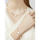 Conjunto de colar, pulseira e brincos de 3 peças de trevo de quatro folhas em aço titânio 18K, moderno e que não desbota conjunto alhambra
kit trevo Colar cordão corrente Neymaar trevo virginiia Modelo de Luxo prata e dourado choker
colar pulseira e brinco
joias femininas
trevo 4 folhas
Anabeaz