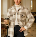jaqueta xadrez feminina cinza
jaqueta peluciada feminina cinza
jaqueta flanelada feminina cinza
moda inverno feminina cinza
casaco feminino inverno cinza anabeaz
