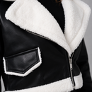 jaqueta de couro peluciada por dentro preta e branca detalhes look de inverno feminino com jaqueta de couro e pelinho, jaqueta feminina forrada com pelúcia soft, casaco de inverno europeu feminino couro, jaqueta de couro preta com gola de pelo, moda inverno feminina couro legítimo fake premium, jaqueta curta de couro com punho peludo, jaqueta feminina estilosa para o frio intenso