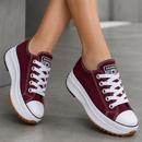 Tênis Star plataforma solado tratorado feminino cor bordô vinho Anabeaz, sneaker de lona casual com salto de 4cm estilo gringa blogueira.